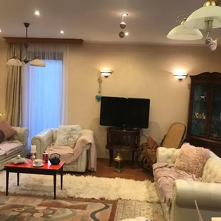 Διαμέρισμα Threefamily'shome *